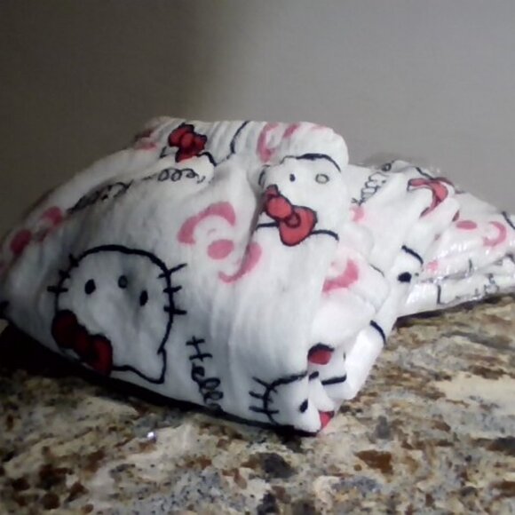 3 PAIRS - HELLO KITTY COZY LOUNGE PANTS - Picture 4 of 5